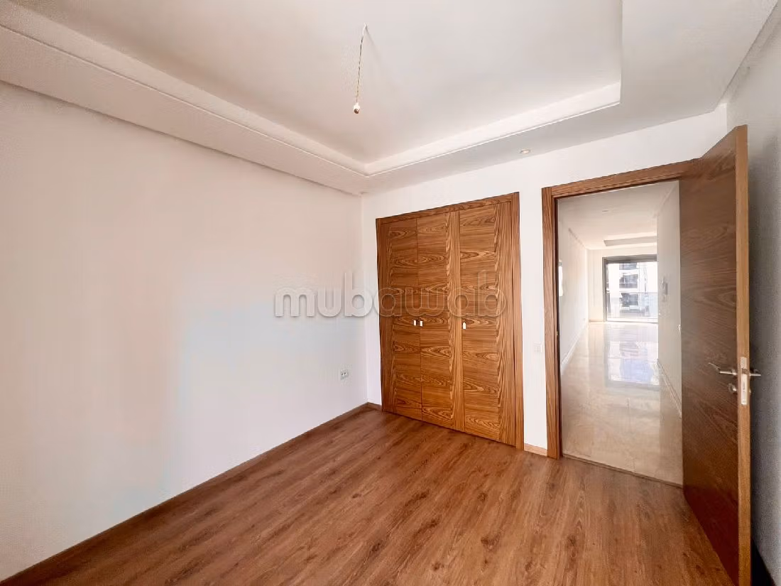 Se vende piso en Oasis. 2 hermosas habitaciones. Sin Ascensor, balcón. 