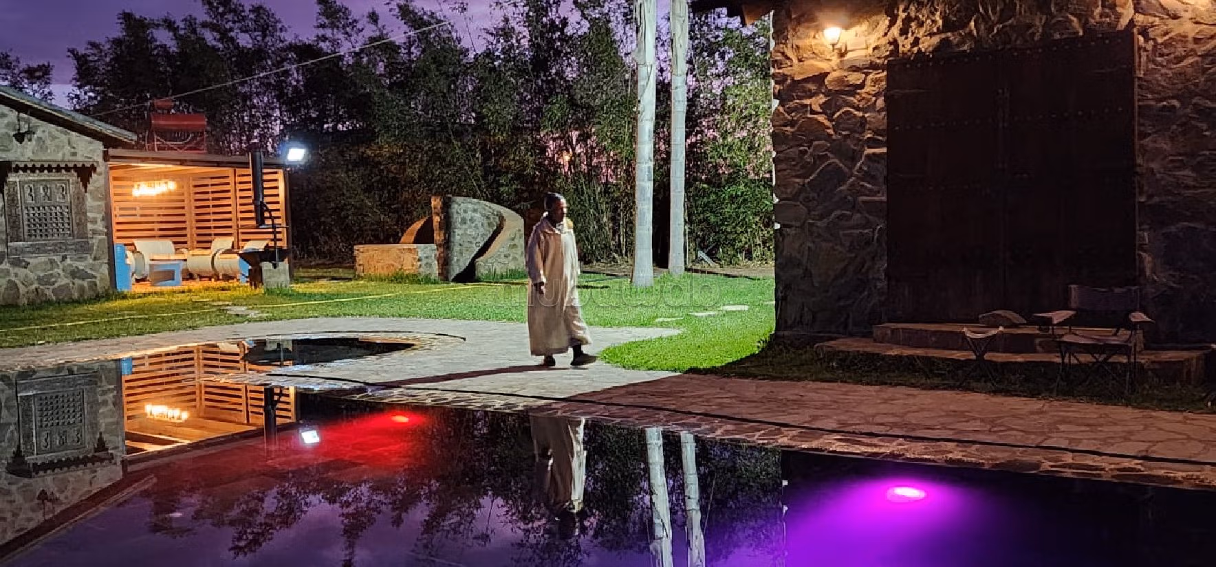 مزرعة رائعة للبيع ب المدخل الجنوبي. المساحة الإجمالية 10000 م². كراج