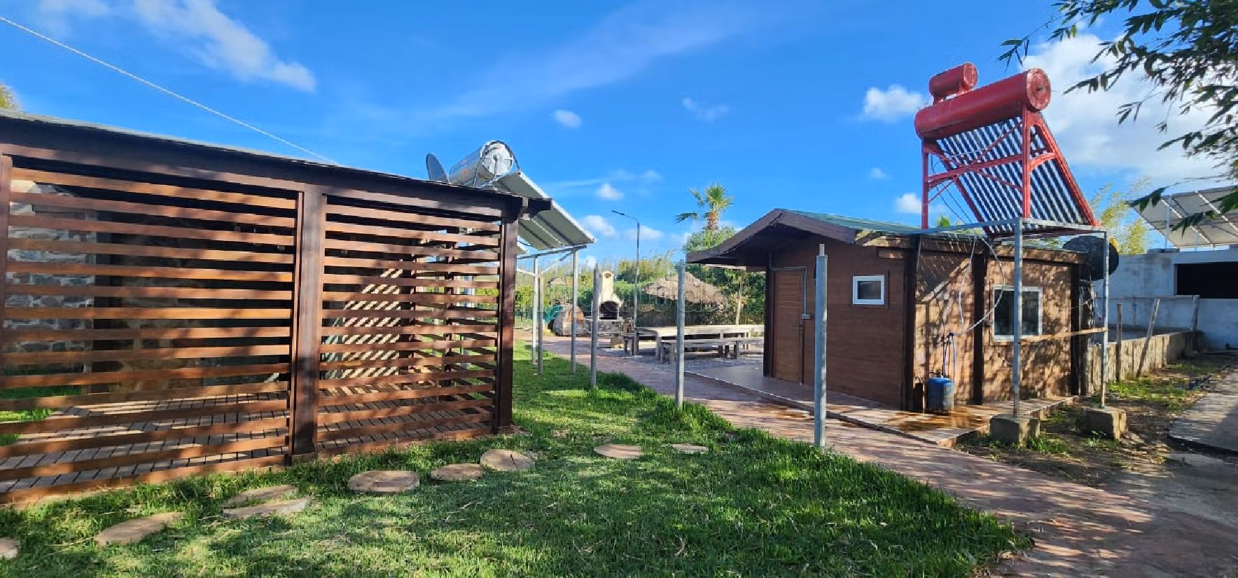 مزرعة رائعة للبيع ب المدخل الجنوبي. المساحة الإجمالية 10000 م². كراج