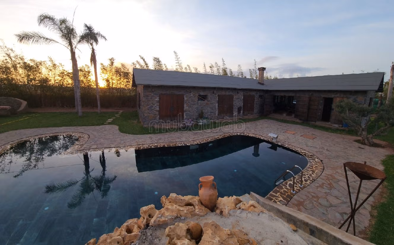 مزرعة رائعة للبيع ب المدخل الجنوبي. المساحة الإجمالية 10000 م². كراج