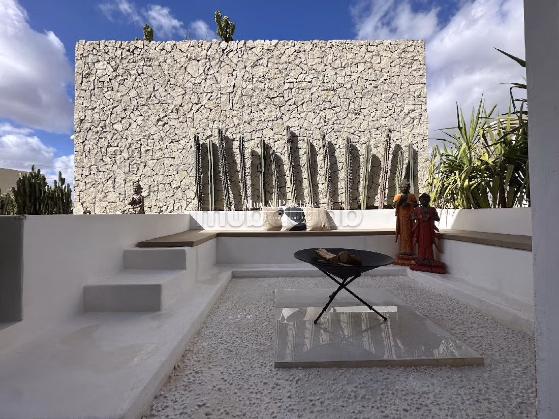 Magnífica villa en venta en Amelkis. 5 hermosas habitaciones. Chimenea operativa, aire condicionado integrado