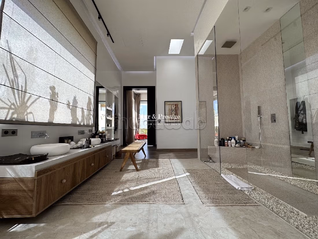 Magnífica villa en venta en Amelkis. 5 hermosas habitaciones. Chimenea operativa, aire condicionado integrado