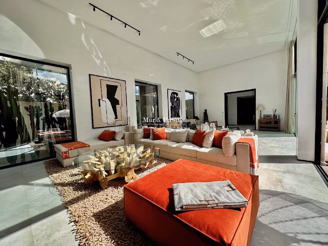 Magnífica villa en venta en Amelkis. 5 hermosas habitaciones. Chimenea operativa, aire condicionado integrado