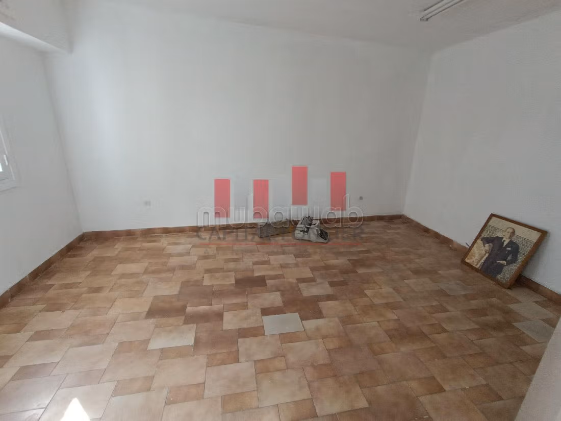 Ufficio disponibile in affitto a Palmier. Superficie di 105 m². 