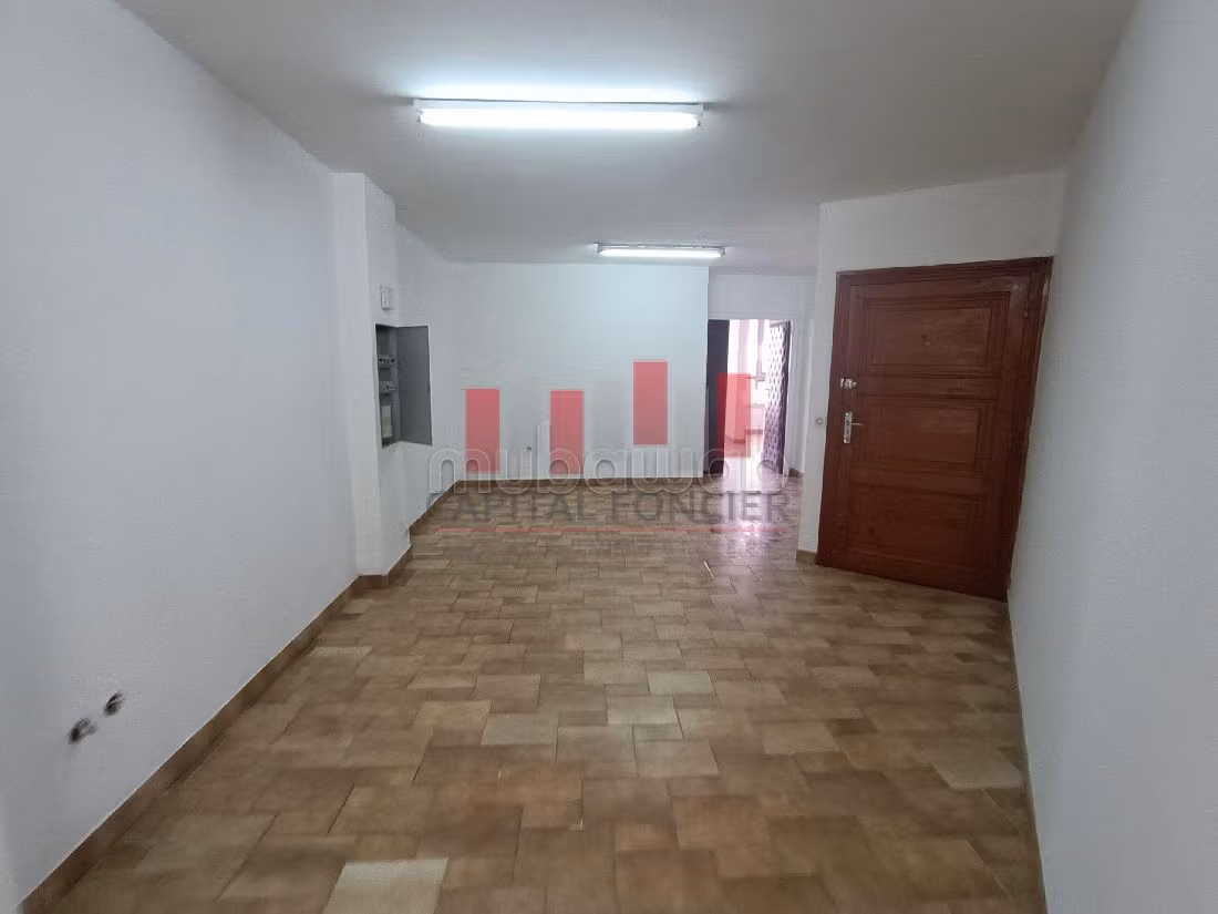 Ufficio disponibile in affitto a Palmier. Superficie di 105 m². 