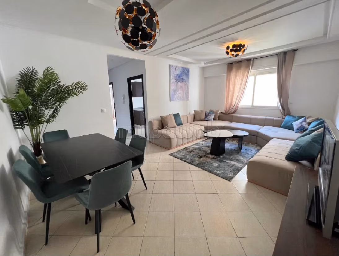 Vendita di un bell'appartamento a Al Kawtar. 1 locale. Casa con piscina. 