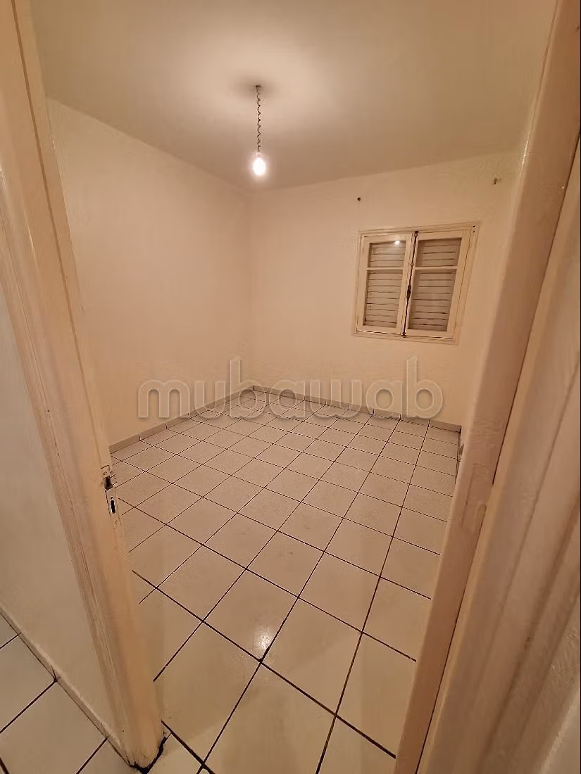 Apartment to purchase. 4 large rooms.