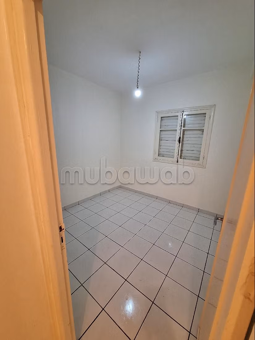 Apartment to purchase. 4 large rooms.