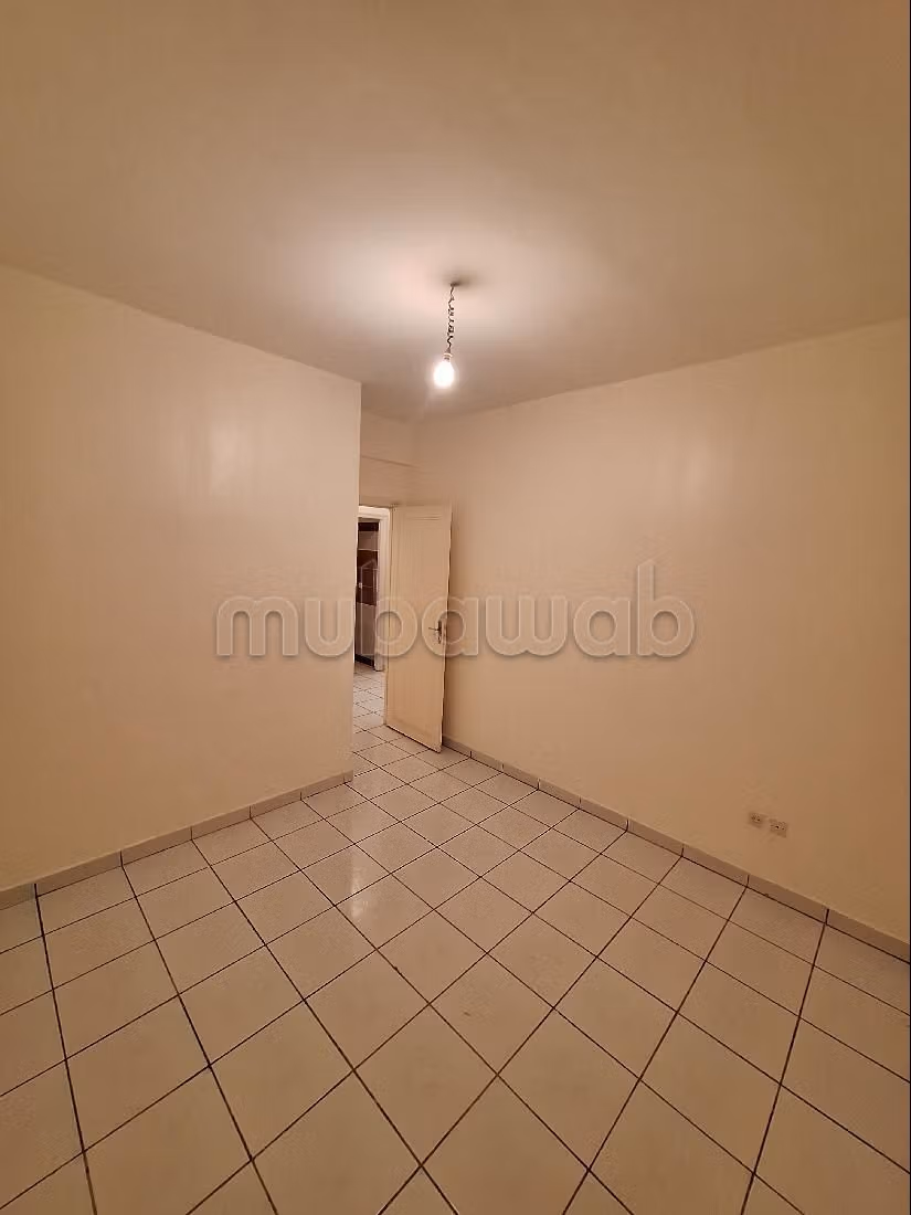 Apartment to purchase. 4 large rooms.