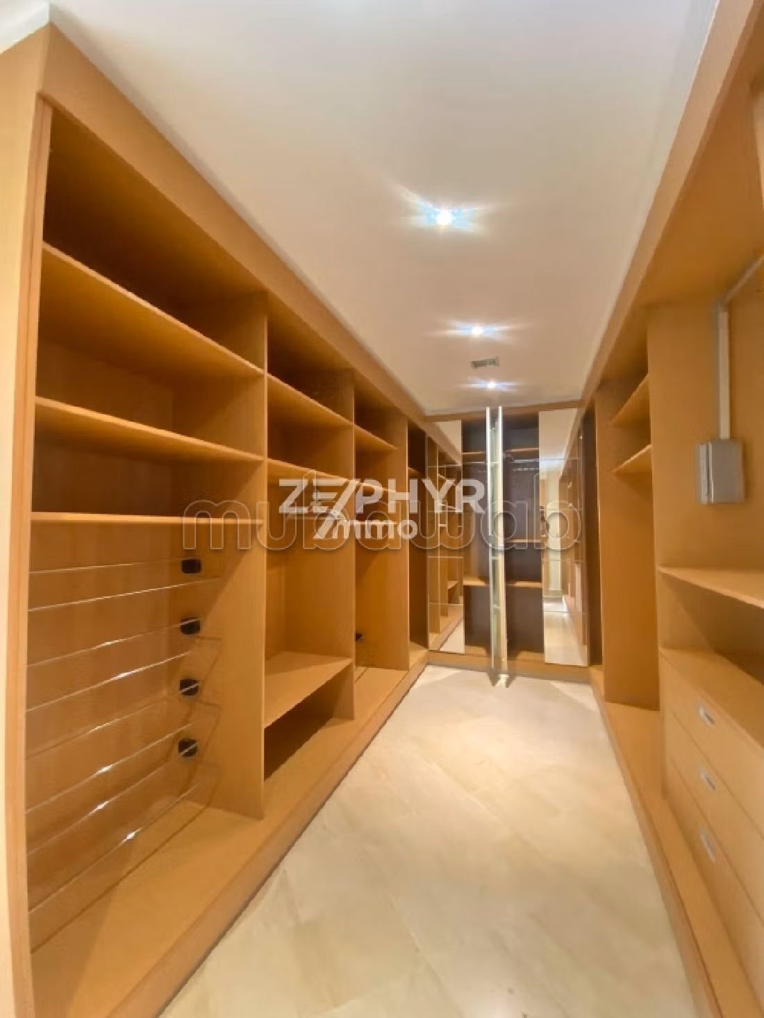 Fabulous villa for rent in Les Berges Du Lac 2. Total area 1600 m². Swimming pool. 