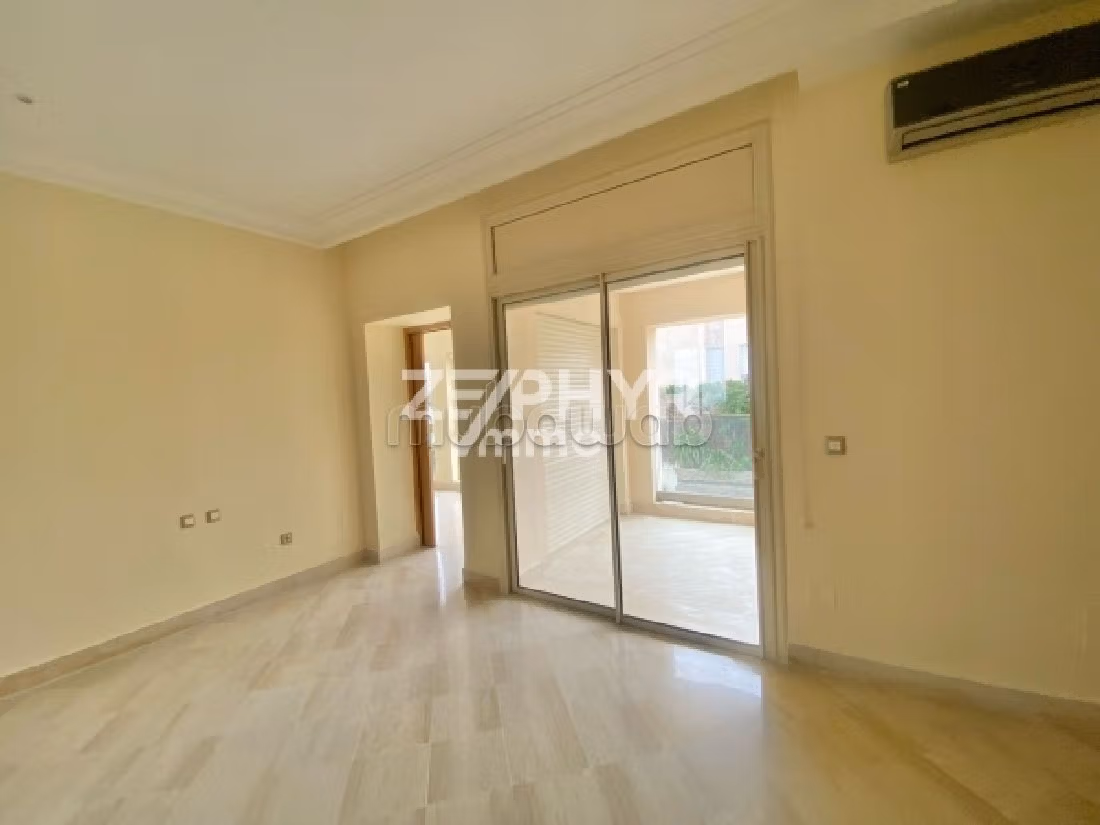 Fabulous villa for rent in Les Berges Du Lac 2. Total area 1600 m². Swimming pool. 