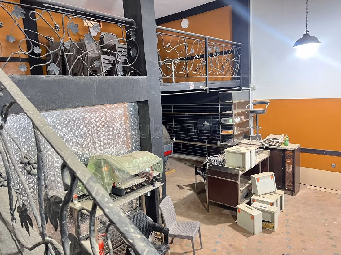 Oficinas y locales comerciales en alquiler en Zone Industrielle Sidi Ghanem. Área total 112 m². Cocina equipada. 