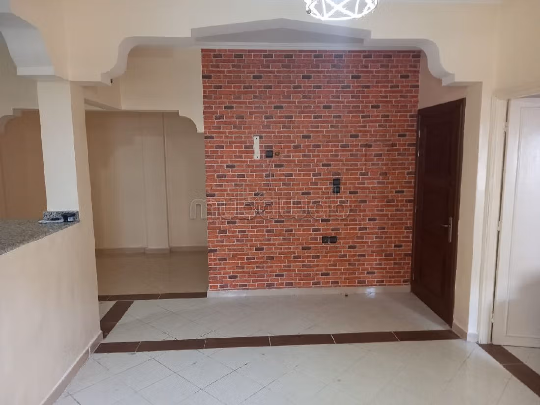Piso en venta. 3 habitaciones confortables. Puerta blindada, salón tradicional marroquí. 