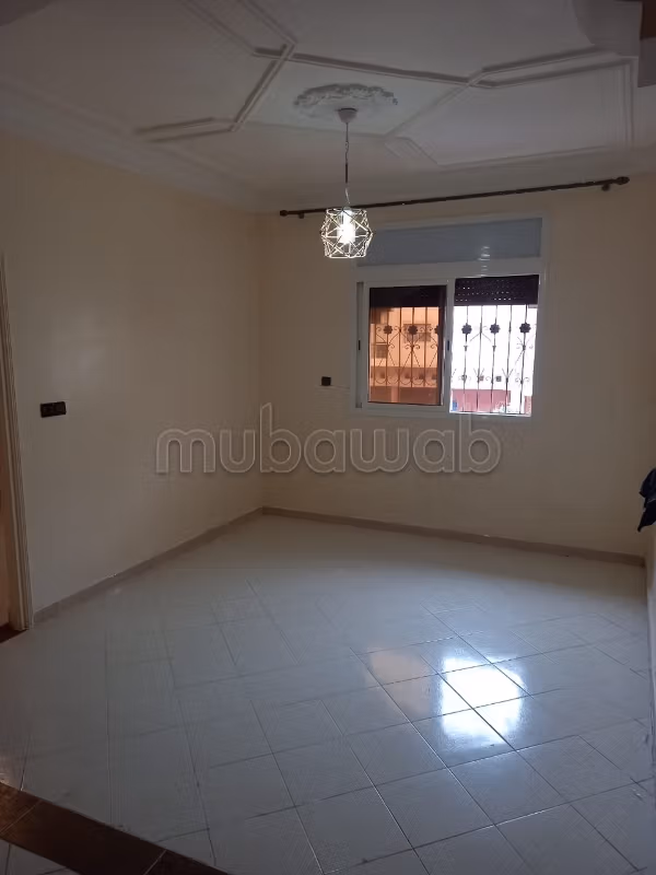 Piso en venta. 3 habitaciones confortables. Puerta blindada, salón tradicional marroquí. 