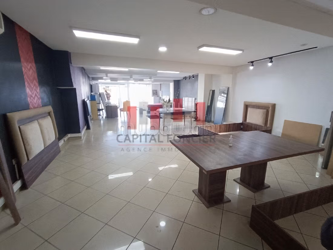 Local commercial 277m2 à la location Bd Oum Rabiî