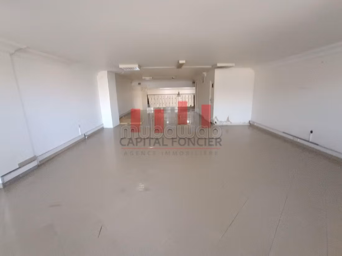 Local commercial 277m2 à la location Bd Oum Rabiî