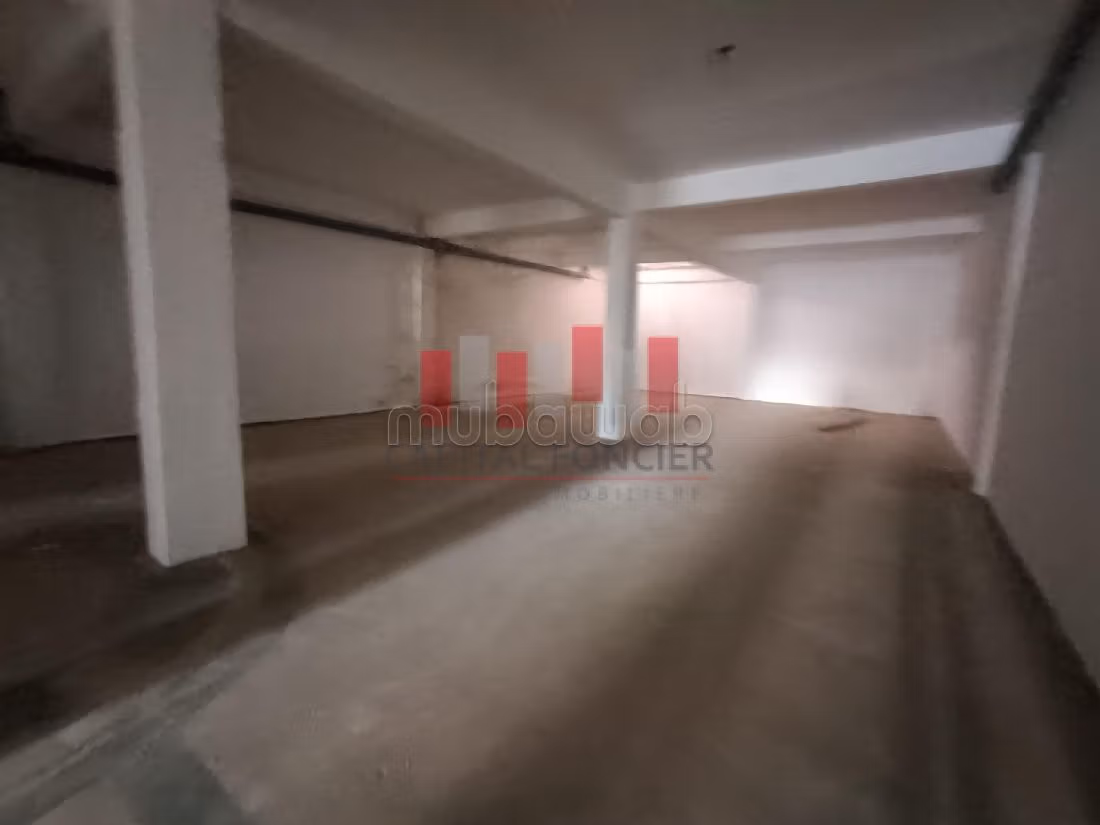 Local commercial de 320m2 à la location Beausejour 2 grands Rideaux