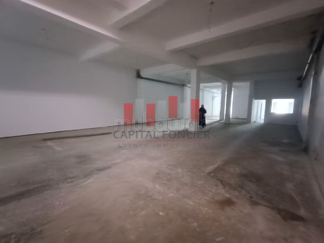 Local commercial de 320m2 à la location Beausejour 2 grands Rideaux