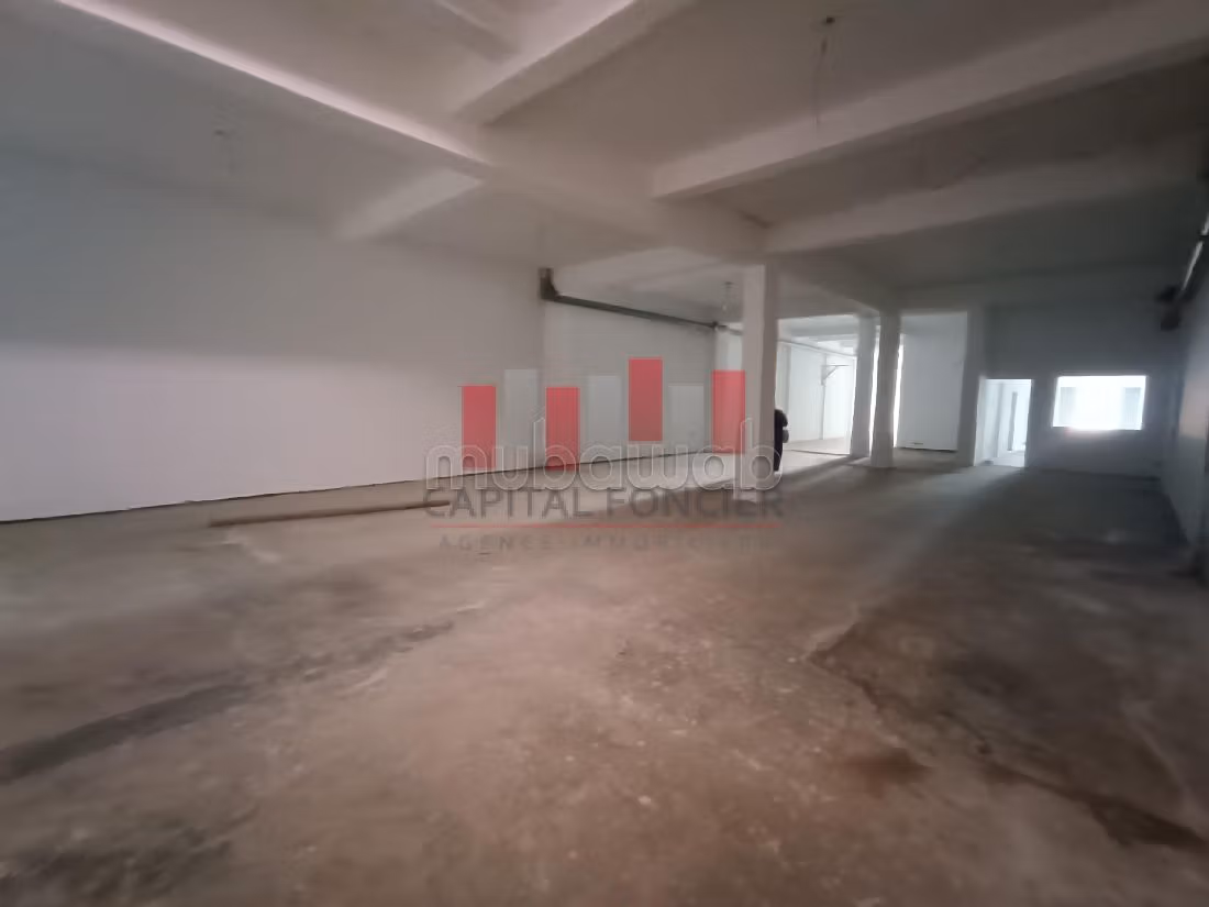 Local commercial de 320m2 à la location Beausejour 2 grands Rideaux