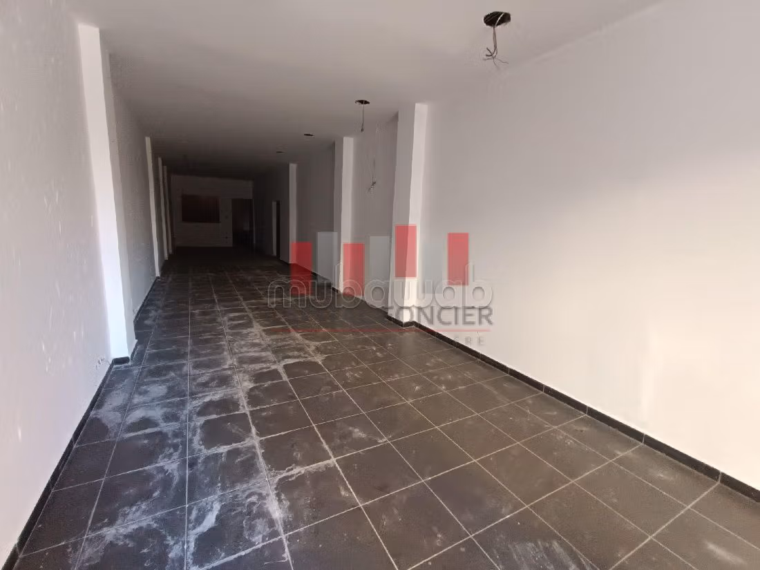 Local commercial de 320m2 à la location Beausejour 2 grands Rideaux
