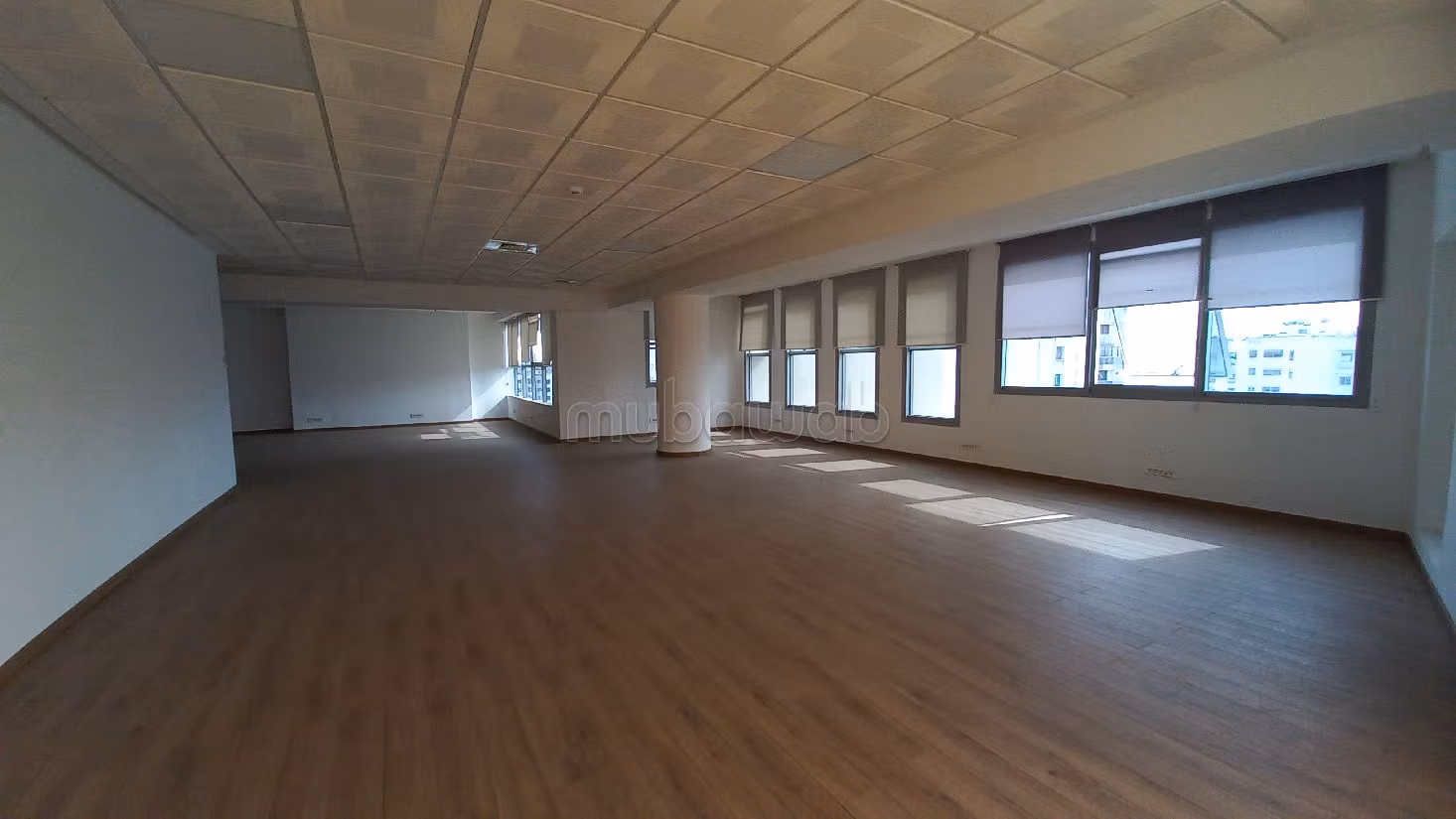 Kantoorruimte om te kopen in Palmier. Totale oppervlakte 197 m². Terras en lift. 