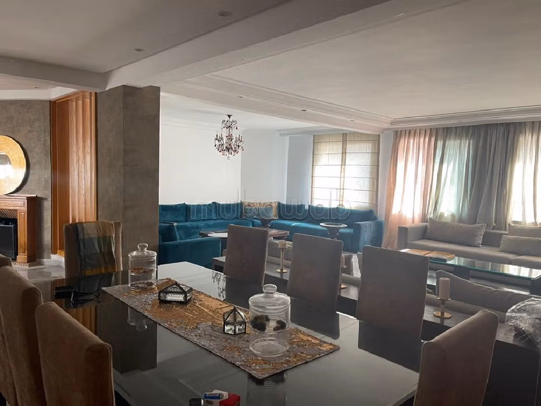 شقة رائعة للبيع براسين. 5 قطع مريحة. باب قوي ومتين وجهاز التدفئة المركزية. 