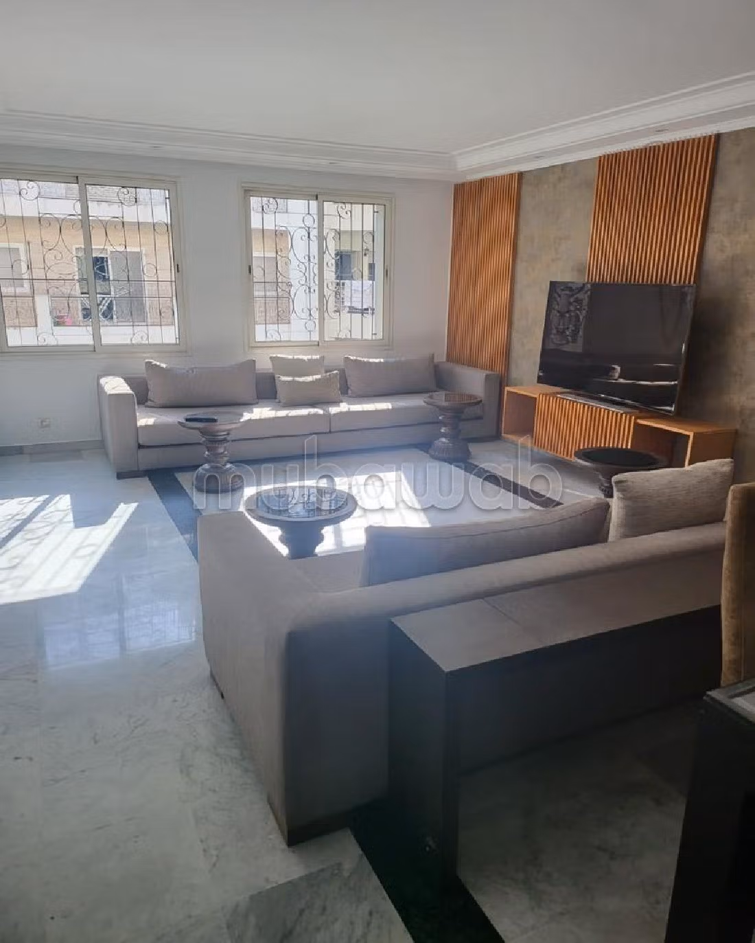 شقة رائعة للبيع براسين. 5 قطع مريحة. باب قوي ومتين وجهاز التدفئة المركزية. 