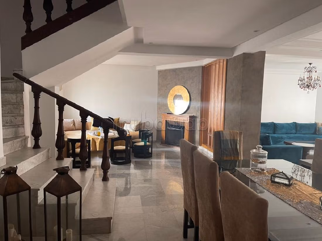 شقة رائعة للبيع براسين. 5 قطع مريحة. باب قوي ومتين وجهاز التدفئة المركزية. 