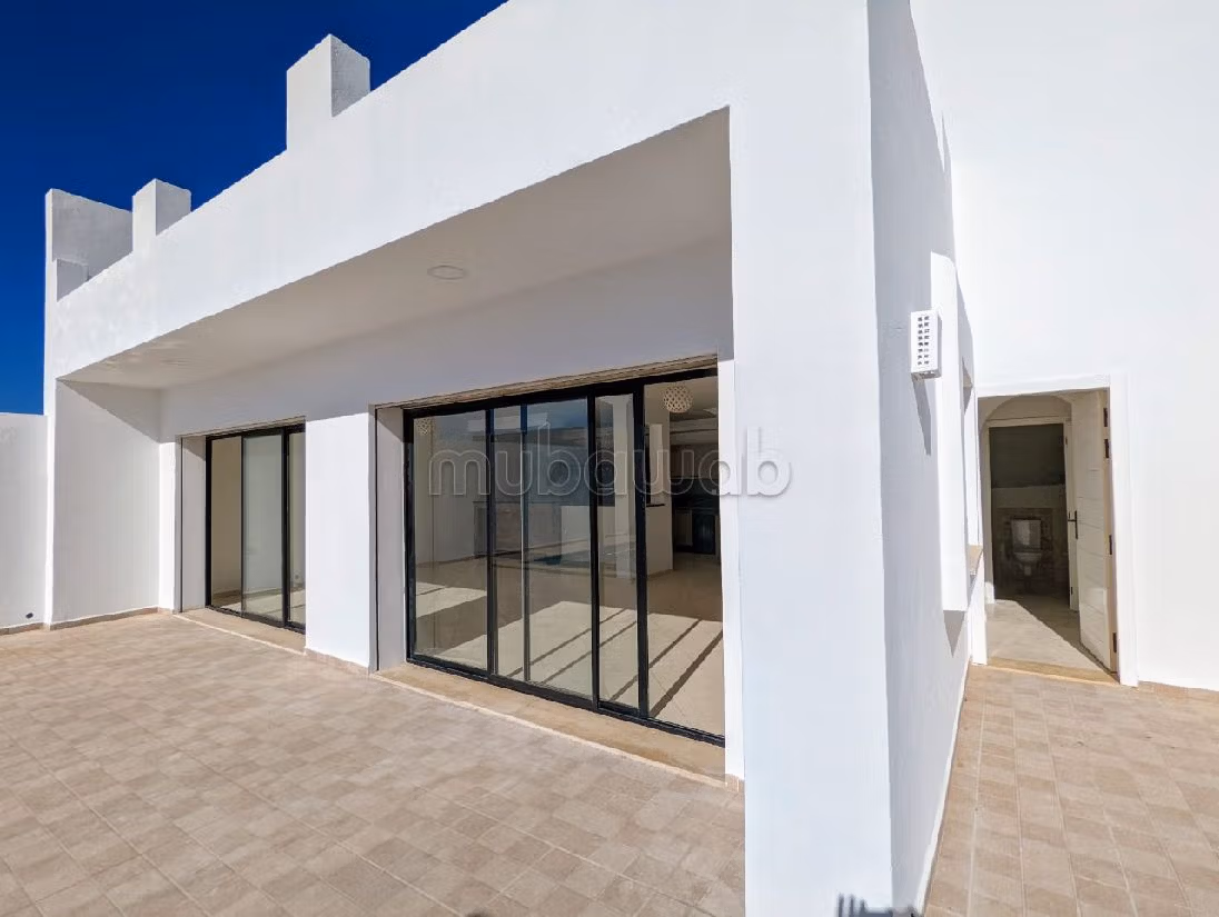 Maestosa residenza di lusso in vendita a Djerba. Superficie di 205 m². Piscina e aria condizionata. 