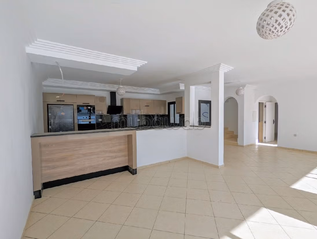 Maestosa residenza di lusso in vendita a Djerba. Superficie di 205 m². Piscina e aria condizionata. 