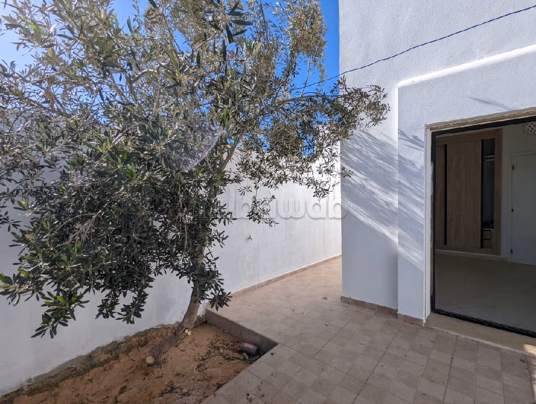 Maestosa residenza di lusso in vendita a Djerba. Superficie di 205 m². Piscina e aria condizionata. 