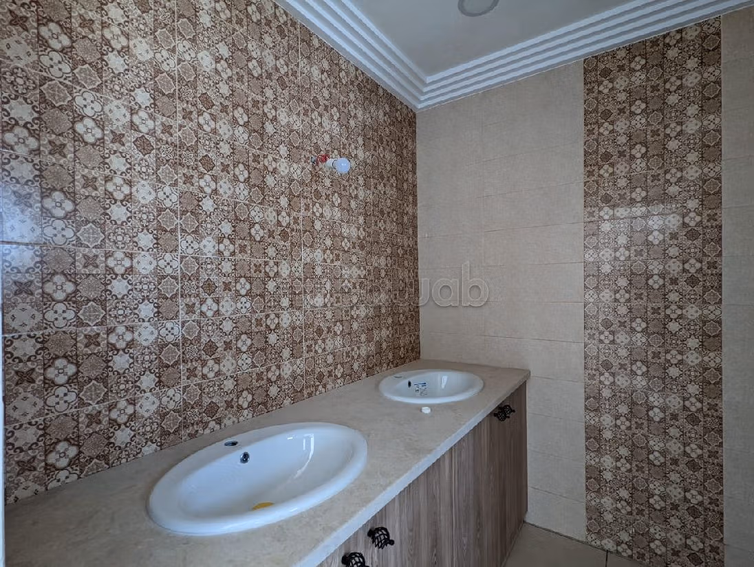 Maestosa residenza di lusso in vendita a Djerba. Superficie di 205 m². Piscina e aria condizionata. 