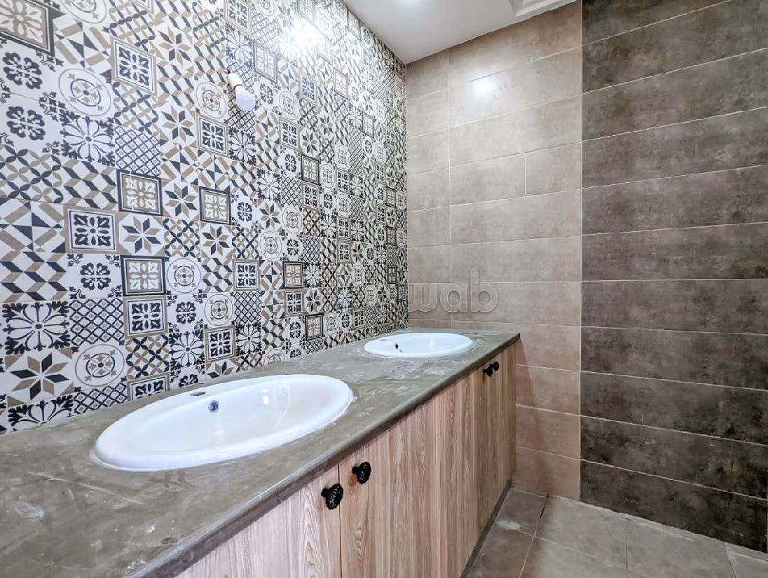 Maestosa residenza di lusso in vendita a Djerba. Superficie di 205 m². Piscina e aria condizionata. 