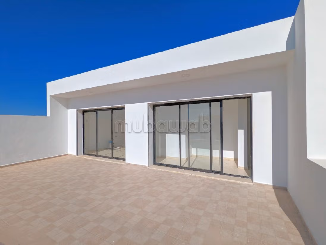 Maestosa residenza di lusso in vendita a Djerba. Superficie di 205 m². Piscina e aria condizionata. 