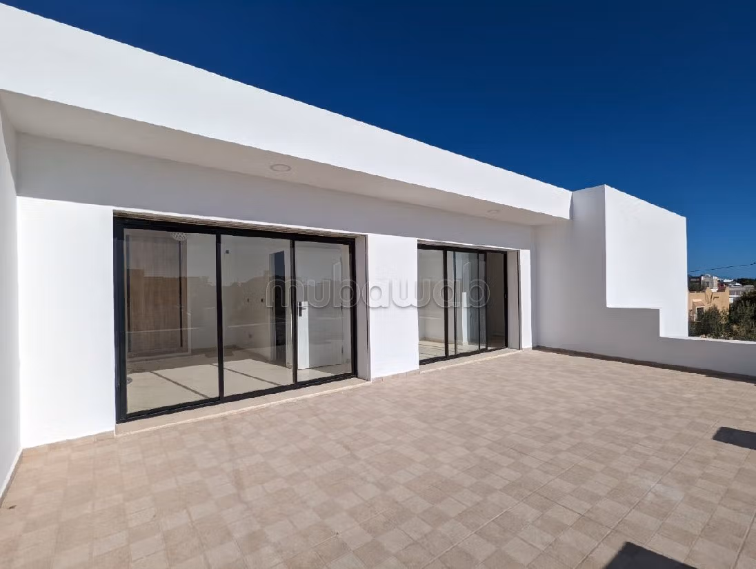 Maestosa residenza di lusso in vendita a Djerba. Superficie di 205 m². Piscina e aria condizionata. 