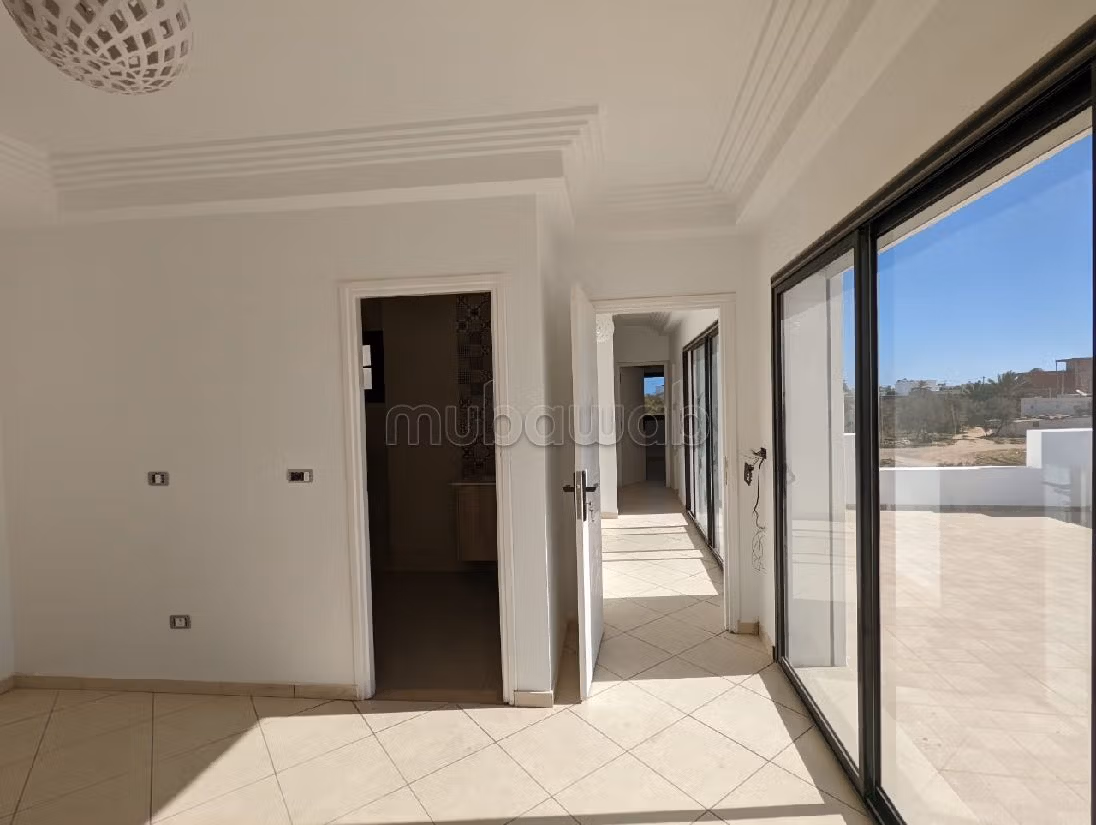 Maestosa residenza di lusso in vendita a Djerba. Superficie di 205 m². Piscina e aria condizionata. 