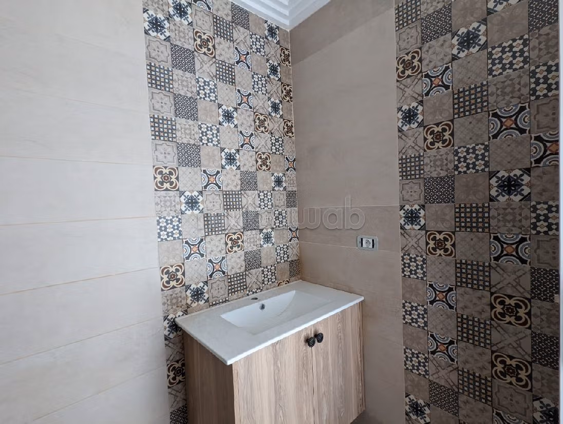 Maestosa residenza di lusso in vendita a Djerba. Superficie di 205 m². Piscina e aria condizionata. 