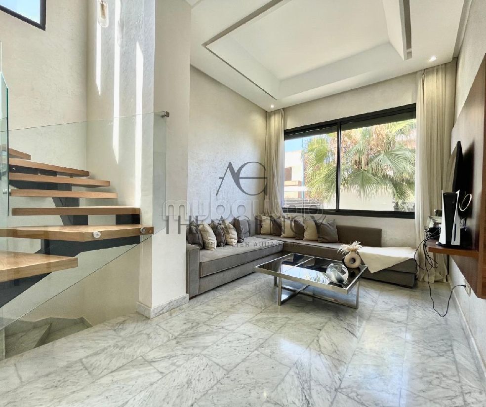 Apartment for rent in Hay Hassani. Area of 608 m². Dressing room. Mubawab