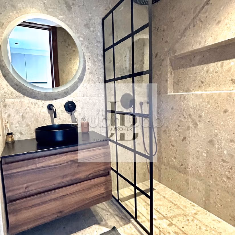 Sublime studio Neuf à la location Meublé au princesses