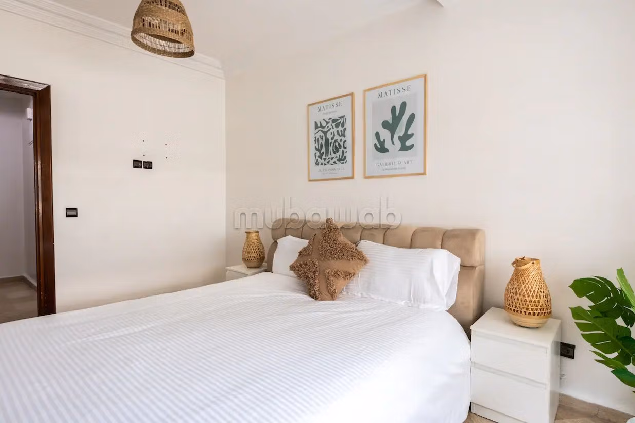 شقة رائعة للإيجار بحي المستشفيات. المساحة الإجمالية 100 م². الراحة مع مكيف الهواء و مدفأة