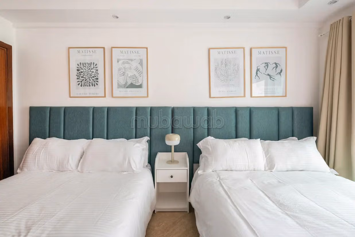 شقة رائعة للإيجار بحي المستشفيات. المساحة الإجمالية 100 م². الراحة مع مكيف الهواء و مدفأة