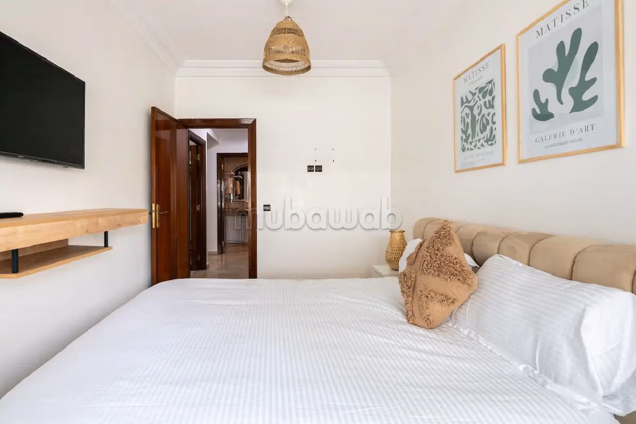 شقة رائعة للإيجار بحي المستشفيات. المساحة الإجمالية 100 م². الراحة مع مكيف الهواء و مدفأة