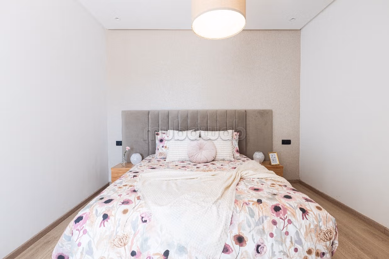 شقة جميلة للبيع ب الحي الحسني. 4 قطع رائعة. نظام تكييف الهواء