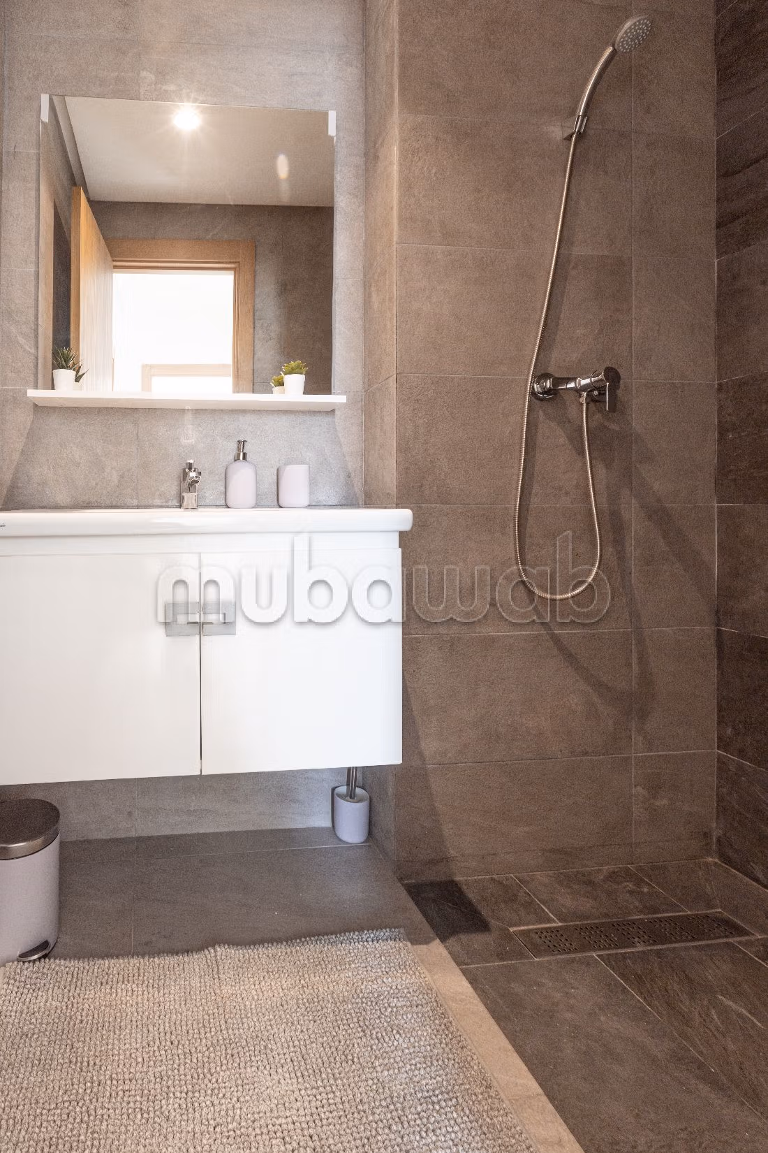 شقة جميلة للبيع ب الحي الحسني. 4 قطع رائعة. نظام تكييف الهواء