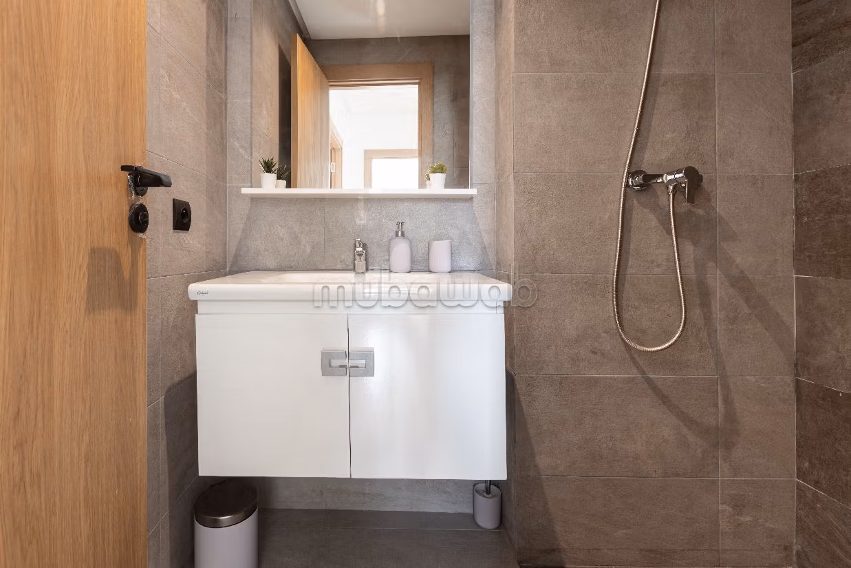 شقة جميلة للبيع ب الحي الحسني. 4 قطع رائعة. نظام تكييف الهواء