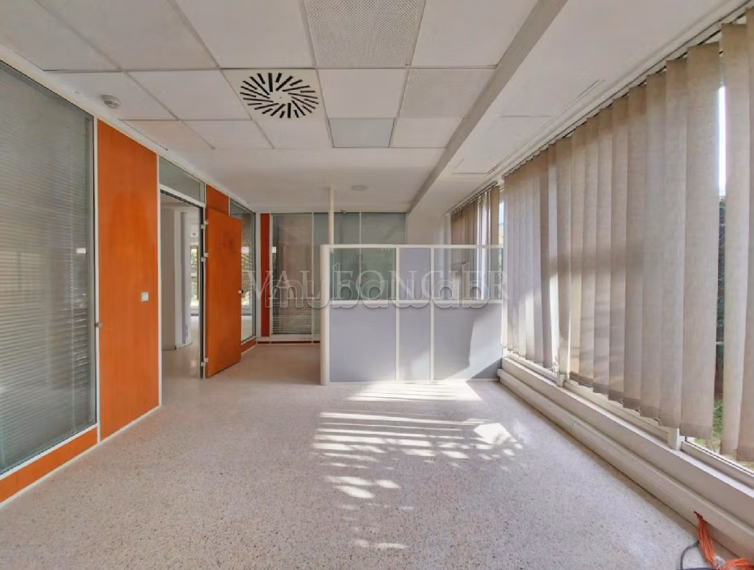 Comodo ufficio in affitto a Sidi Maarouf. Superficie di 300 m²