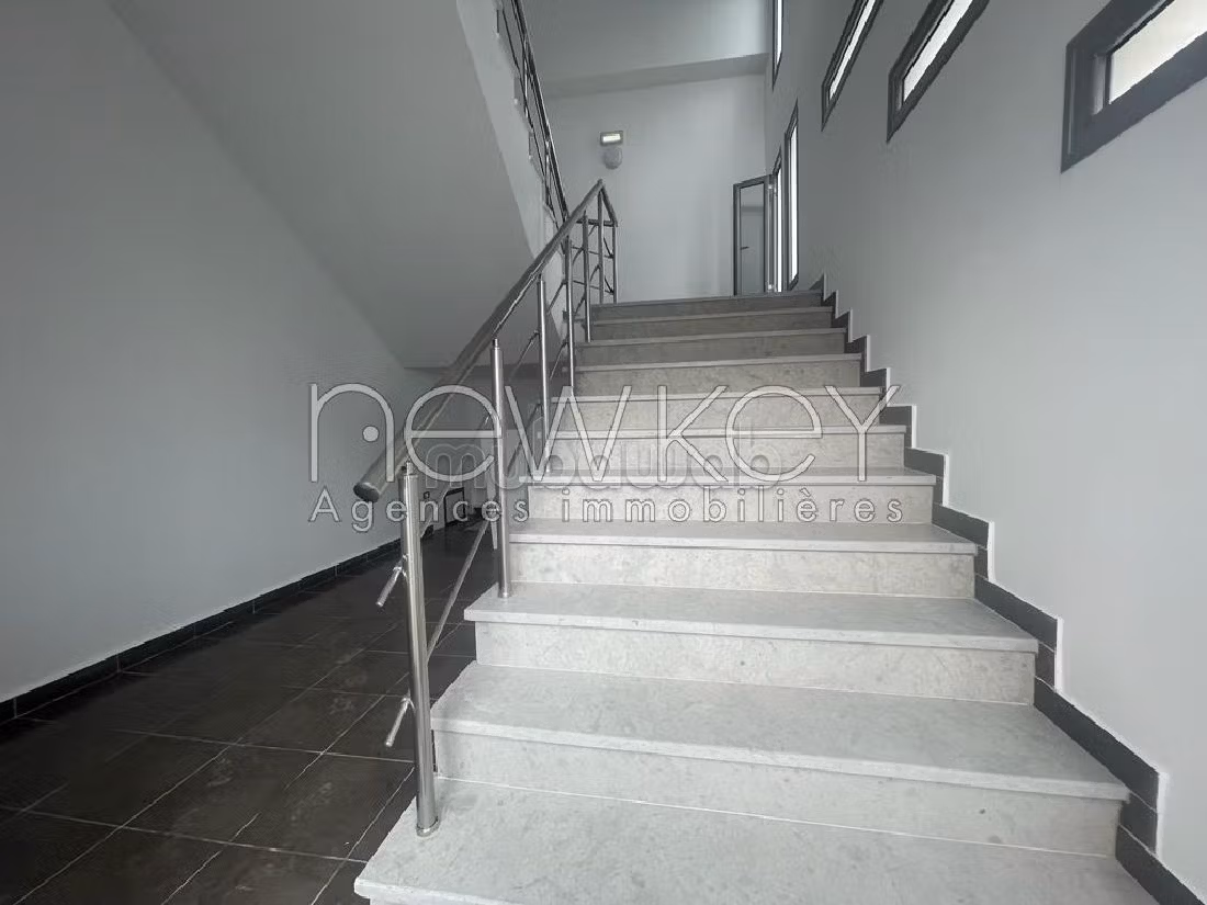 Offices for rent in Le Kram. Small area 515 m²