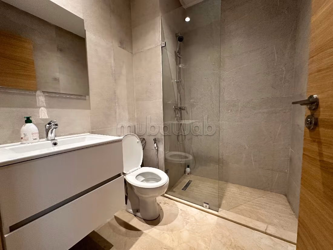 شقة رائعة للايجار بأكدال. المساحة الإجمالية 97 م². مفروشة.