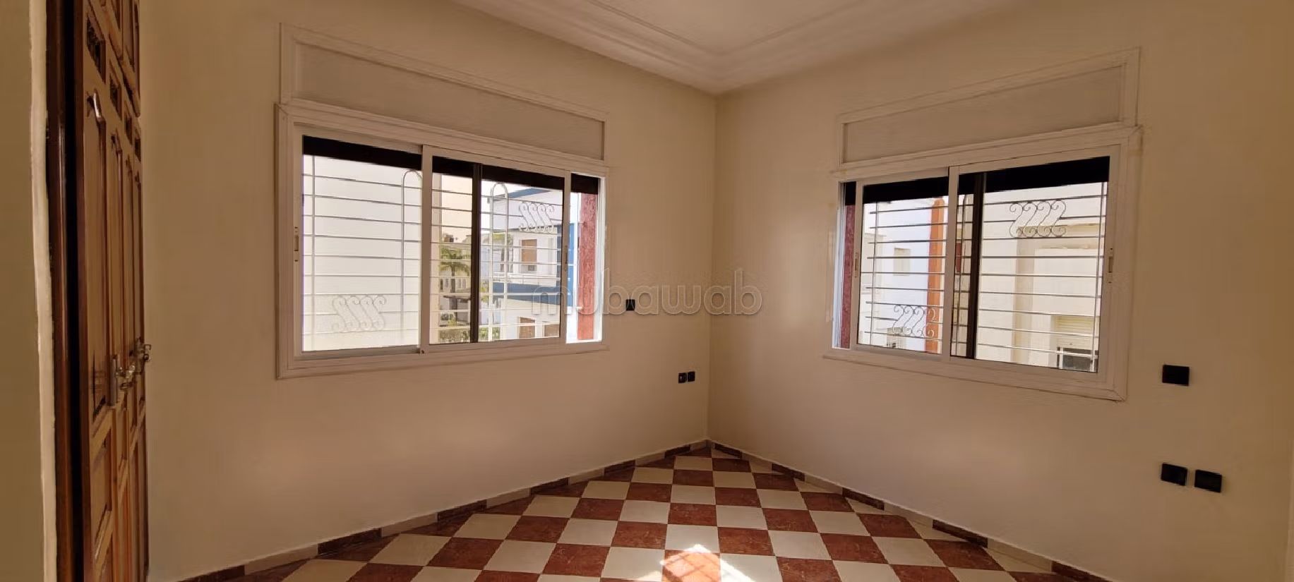 Villa's en luxe woningen kopen in Bir Rami Est. 12 Ruimtes. Garage en mooi terras. 