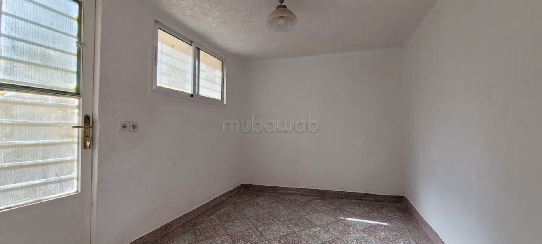 Villa's en luxe woningen kopen in Bir Rami Est. 12 Ruimtes. Garage en mooi terras. 